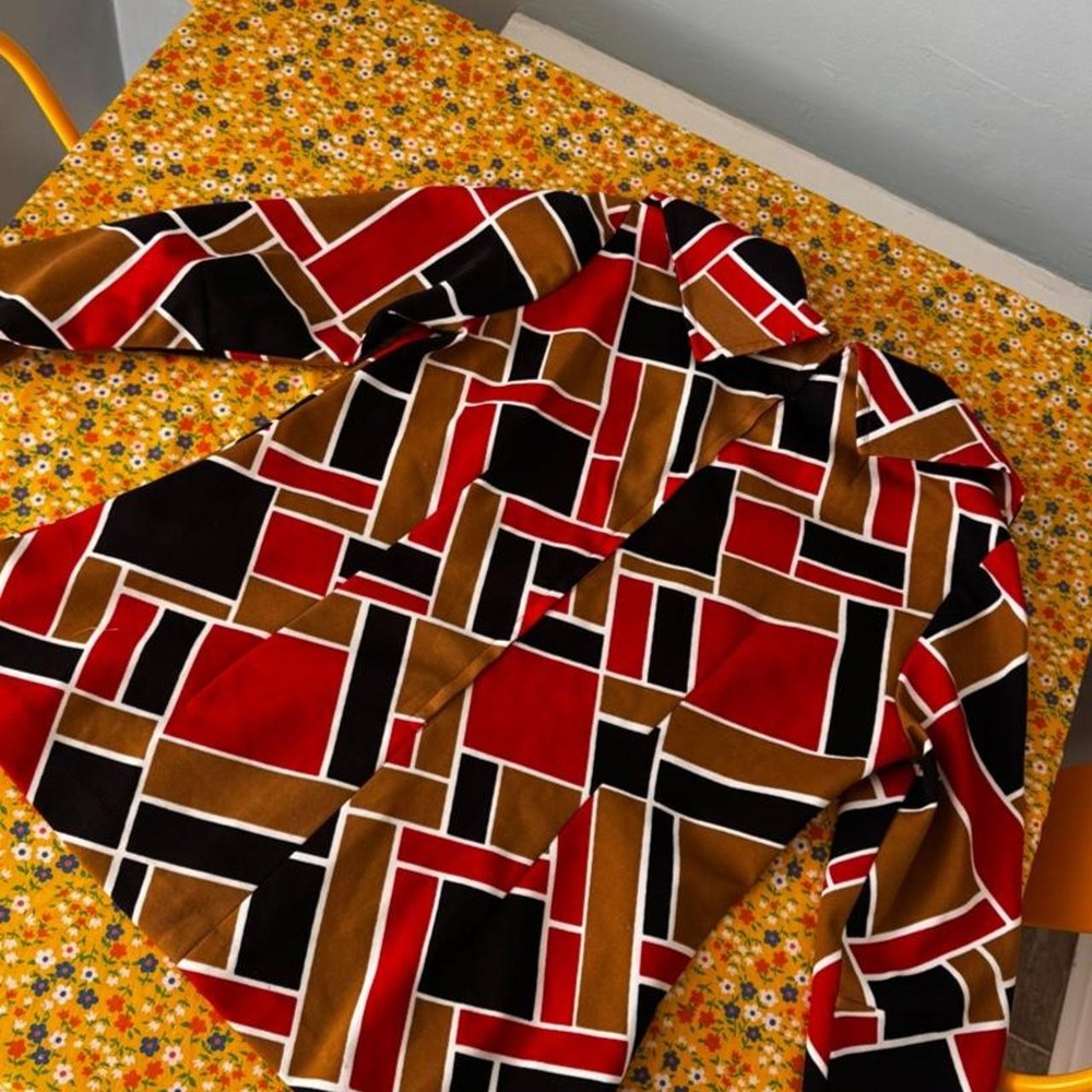 Vintage Geometric Patterned Shirt - Picture 6 of 6